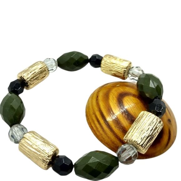 Jewelry - Gold log green beaded‎ bracelet
